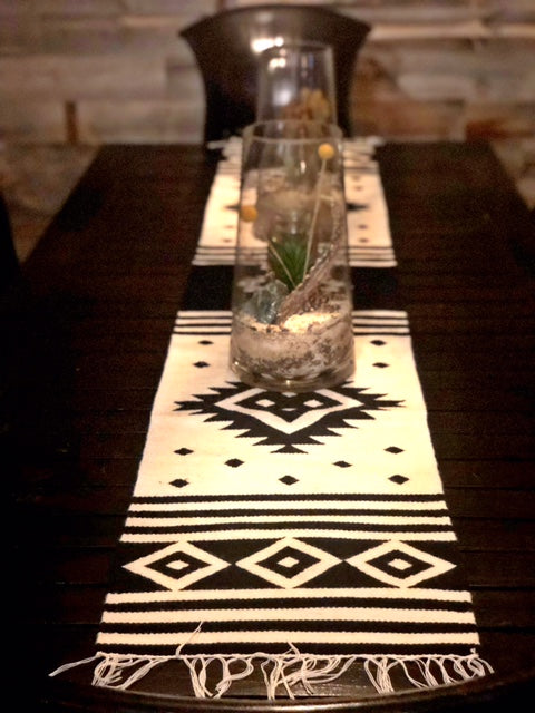 Cóndor Table Runner No. 1